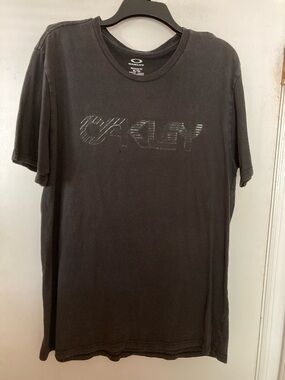 Oakley black short sleeve tee shirt